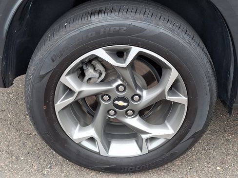 Used 2024 Chevrolet Trax LT w/ Sunroof Package FWD image 9