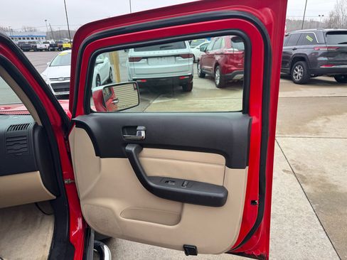 Used 2007 HUMMER H3 Adventure image 16