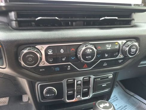 Used 2024 Jeep Wrangler Unlimited w/ Convenience Group AWD/4WD image 16