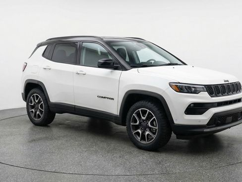Used 2025 Jeep Compass Trailhawk AWD/4WD image 1