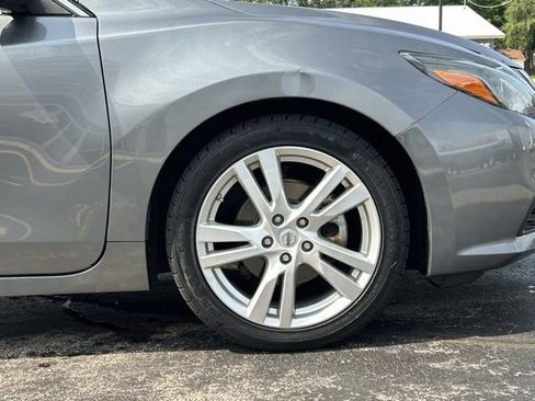 Used 2017 Nissan Altima 3.5 SL FWD image 10