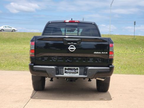 New 2026 Nissan Frontier SV w/ SV Convenience Package AWD/4WD image 8