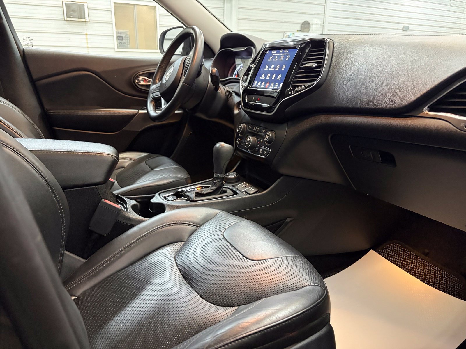 Used 2019 Jeep Cherokee Limited AWD/4WD image 24