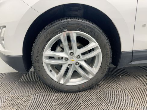 Used 2018 Chevrolet Equinox Premier image 12