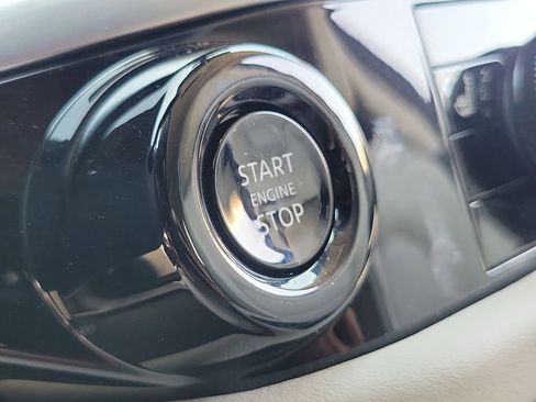 New 2026 Nissan Pathfinder SL w/ SL Premium Package (P04) FWD image 8