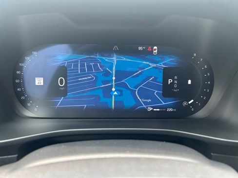 Certified 2025 Volvo XC40 B5 Plus AWD/4WD image 21