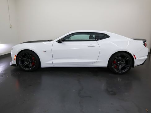Used 2019 Chevrolet Camaro SS RWD image 6