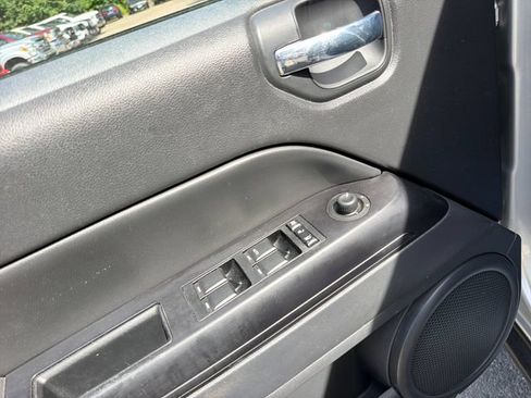 Used 2011 Jeep Compass 4WD w/ All Weather Capability Group image 13