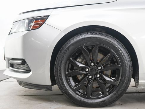 Used 2018 Chevrolet Impala LT FWD image 27