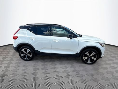 Used 2023 Volvo XC40 Recharge Plus image 5