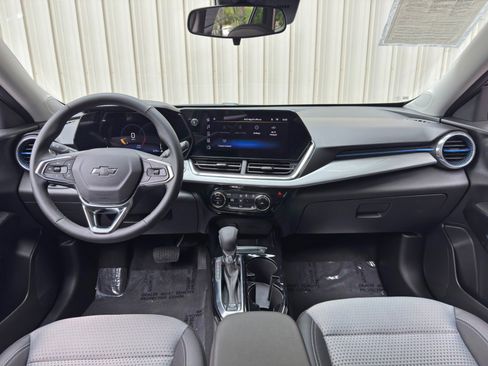Used 2026 Chevrolet Trax LT w/ Midnight Edition FWD image 11