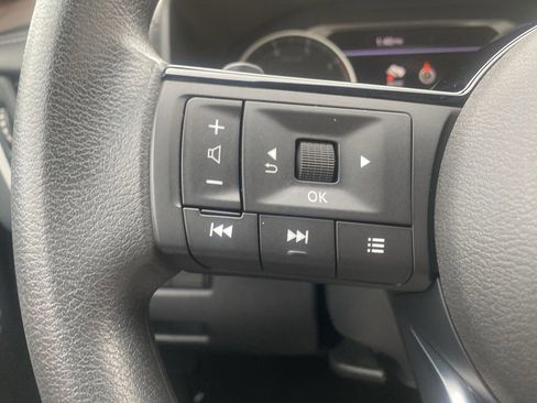 Used 2023 Nissan Rogue SV image 16