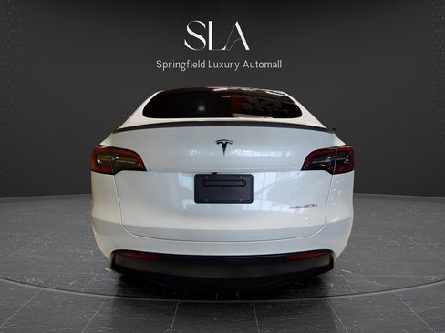 Used 2023 Tesla Model Y Long Range image 5