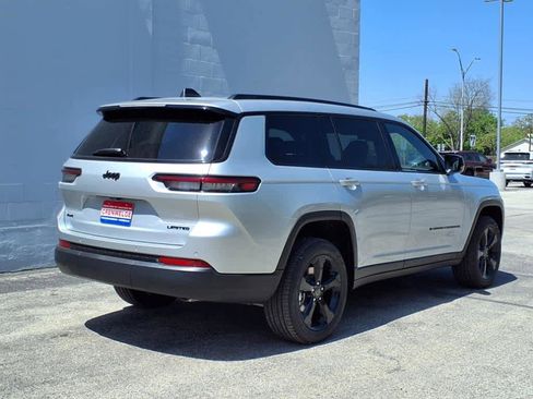 Used 2025 Jeep Grand Cherokee L Limited w/ Black Appearance Package image 12