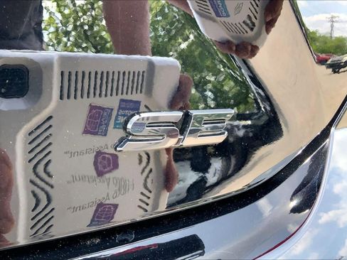 Used 2026 Toyota Camry SE w/ Multimedia Upgrade Package image 10