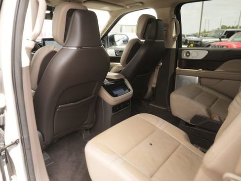 Used 2023 Lincoln Navigator L Reserve AWD/4WD image 11