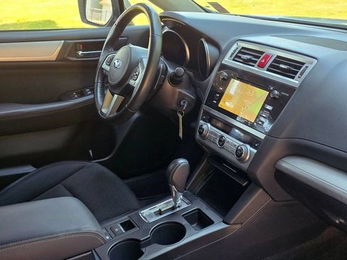 Used 2017 Subaru Outback 2.5i Premium AWD/4WD image 12