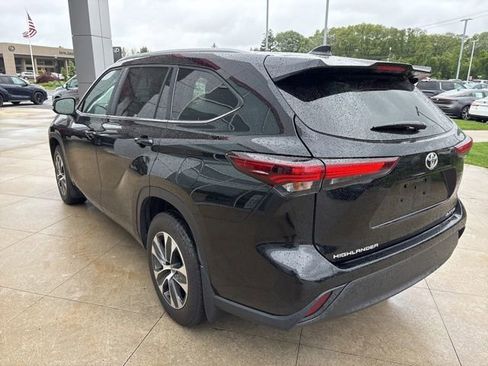 Used 2025 Toyota Highlander XLE AWD/4WD image 5