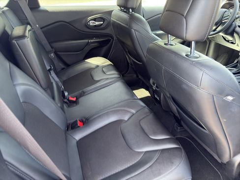 Used 2021 Jeep Cherokee Latitude Plus FWD image 14