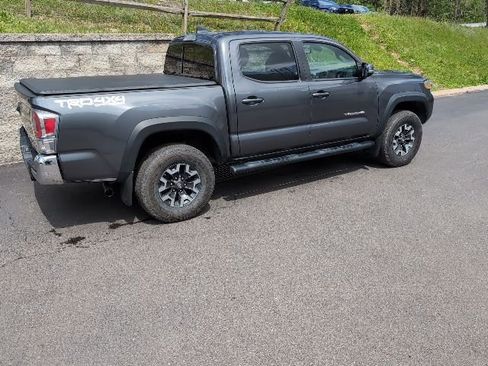 Used 2020 Toyota Tacoma TRD Off-Road AWD/4WD image 3