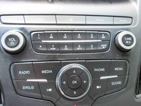 Used 2018 Ford Focus SE FWD image 38
