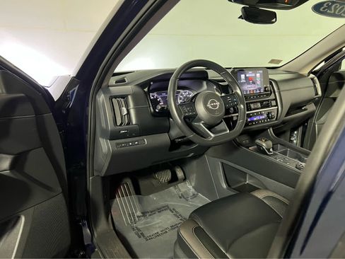 Certified 2023 Nissan Pathfinder SL w/ Black Appearance Package AWD/4WD image 21
