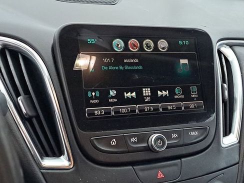 Used 2017 Chevrolet Malibu LT w/ Leather Package image 13