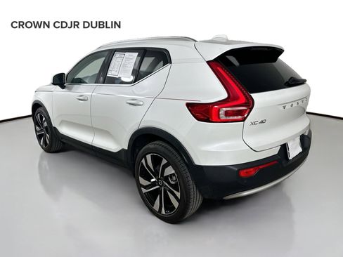 Used 2023 Volvo XC40 B5 Plus w/ Climate Package AWD/4WD image 8