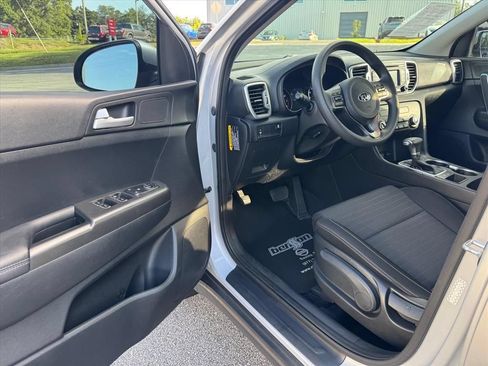 Used 2018 Kia Sportage LX FWD image 14