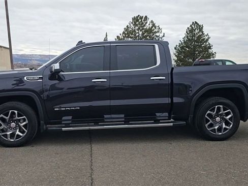 Used 2023 GMC Sierra 1500 SLT w/ SLT Premium Package image 5