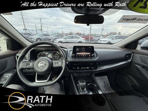 Used 2021 Nissan Rogue SV image 14