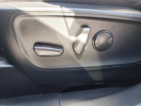 Used 2020 Ford Escape SE image 21