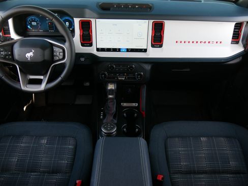 Used 2025 Ford Bronco Heritage Edition AWD/4WD image 14