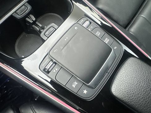 Used 2021 Mercedes-Benz GLB 250 w/ Premium Package image 66