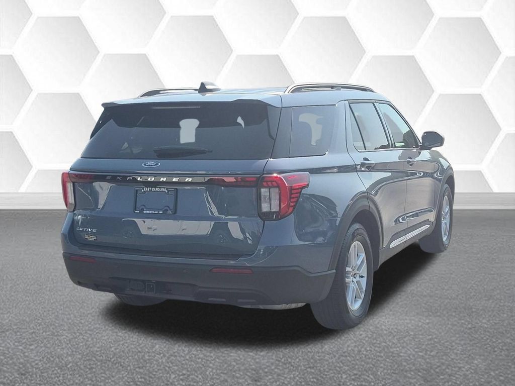 Used 2025 Ford Explorer Active RWD image 3
