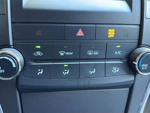 Used 2015 Toyota Camry LE FWD image 17