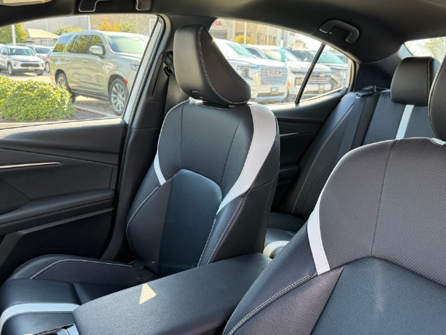 Used 2025 Toyota Camry SE FWD image 15