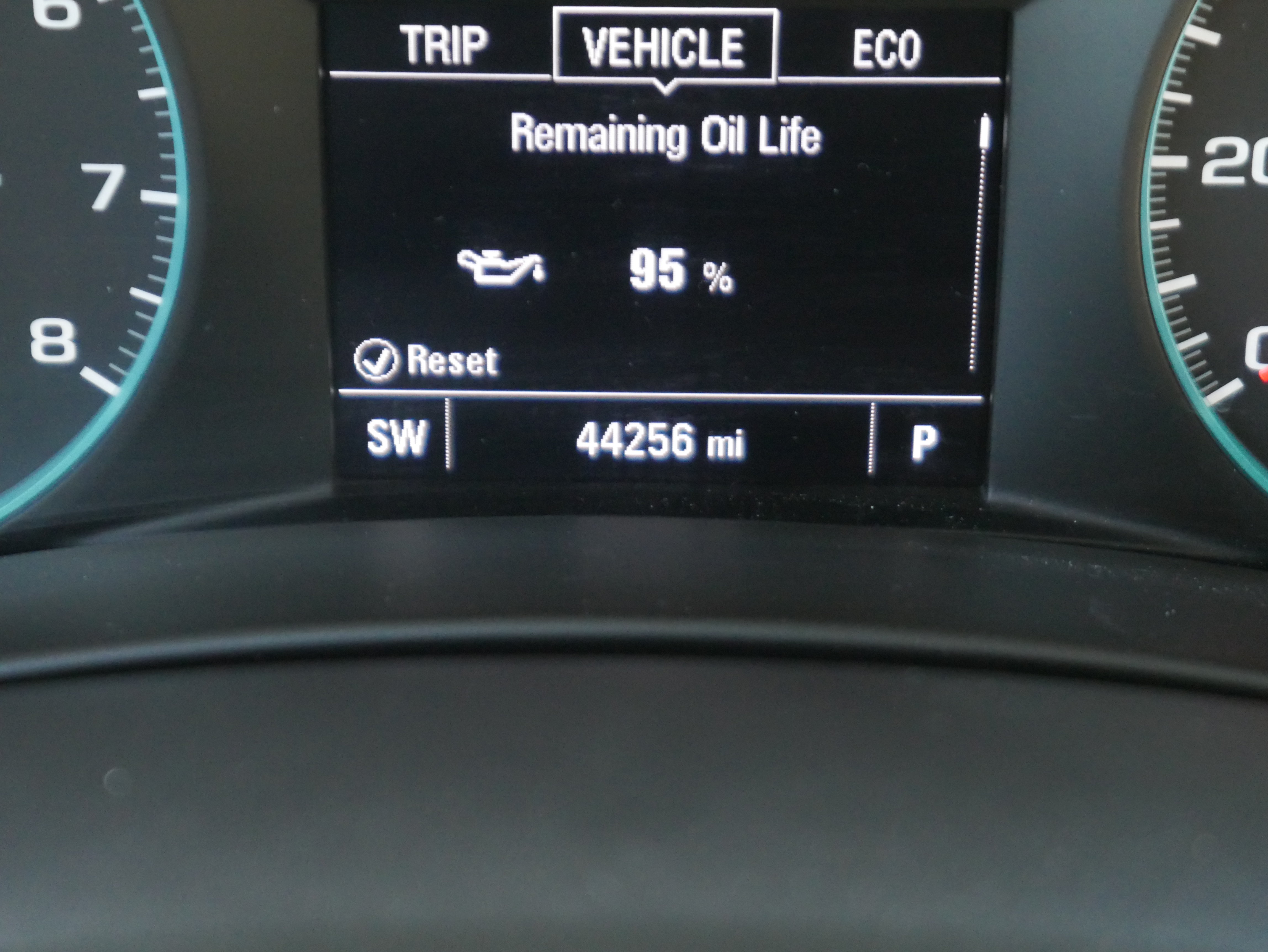 Used 2021 Chevrolet Equinox LS w/ LS Convenience Package AWD/4WD image 32