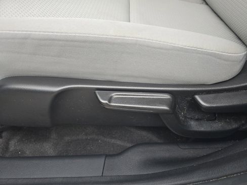 Used 2022 Honda HR-V LX image 9