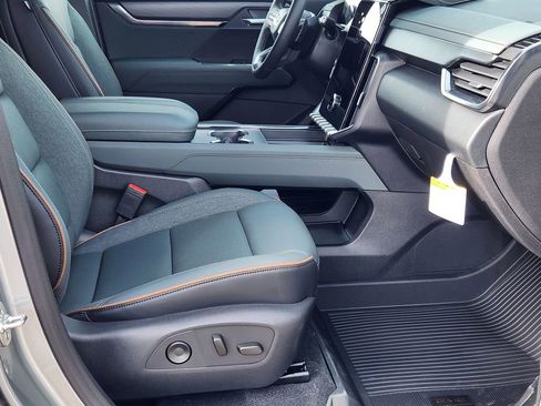 New 2026 GMC Acadia AT4 w/ Luxury Package image 16