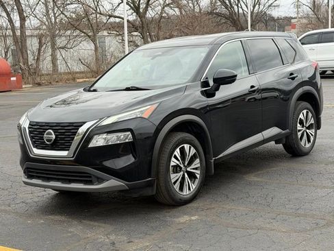 Used 2021 Nissan Rogue SV image 3
