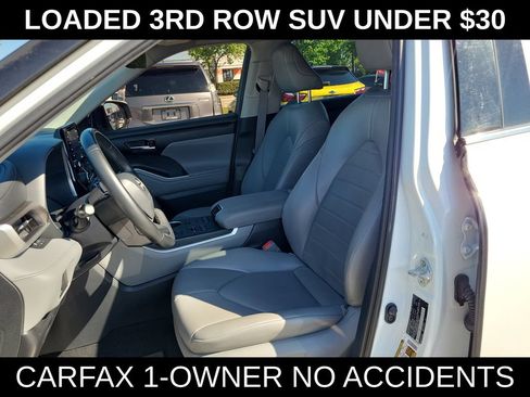 Used 2022 Toyota Highlander XLE AWD/4WD image 12