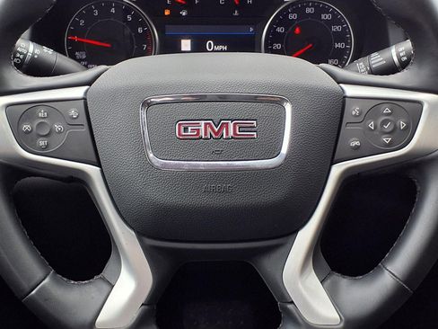 Used 2023 GMC Acadia SLT image 17