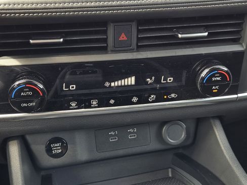 Used 2025 Nissan Rogue SV FWD image 19