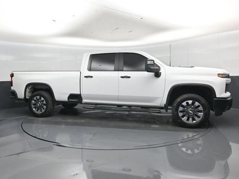 Used 2024 Chevrolet Silverado 2500 Custom w/ Custom Value Package AWD/4WD image 2