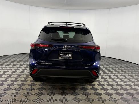 Used 2024 Toyota Highlander XLE FWD image 8