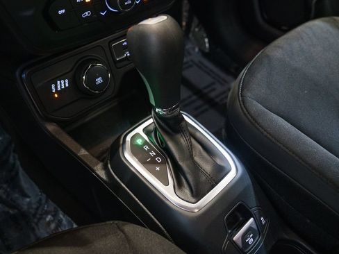 Used 2020 Jeep Renegade Altitude AWD/4WD image 24