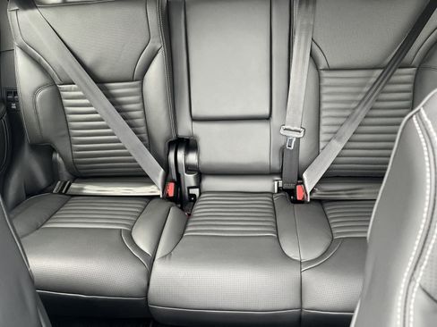 New 2025 Land Rover Discovery Metropolitan Edition image 29