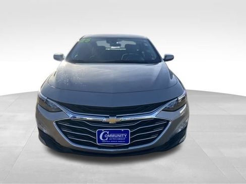 Used 2025 Chevrolet Malibu LT image 3