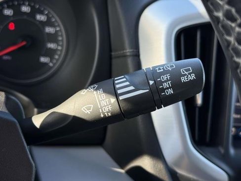 Used 2024 GMC Terrain SLT image 25